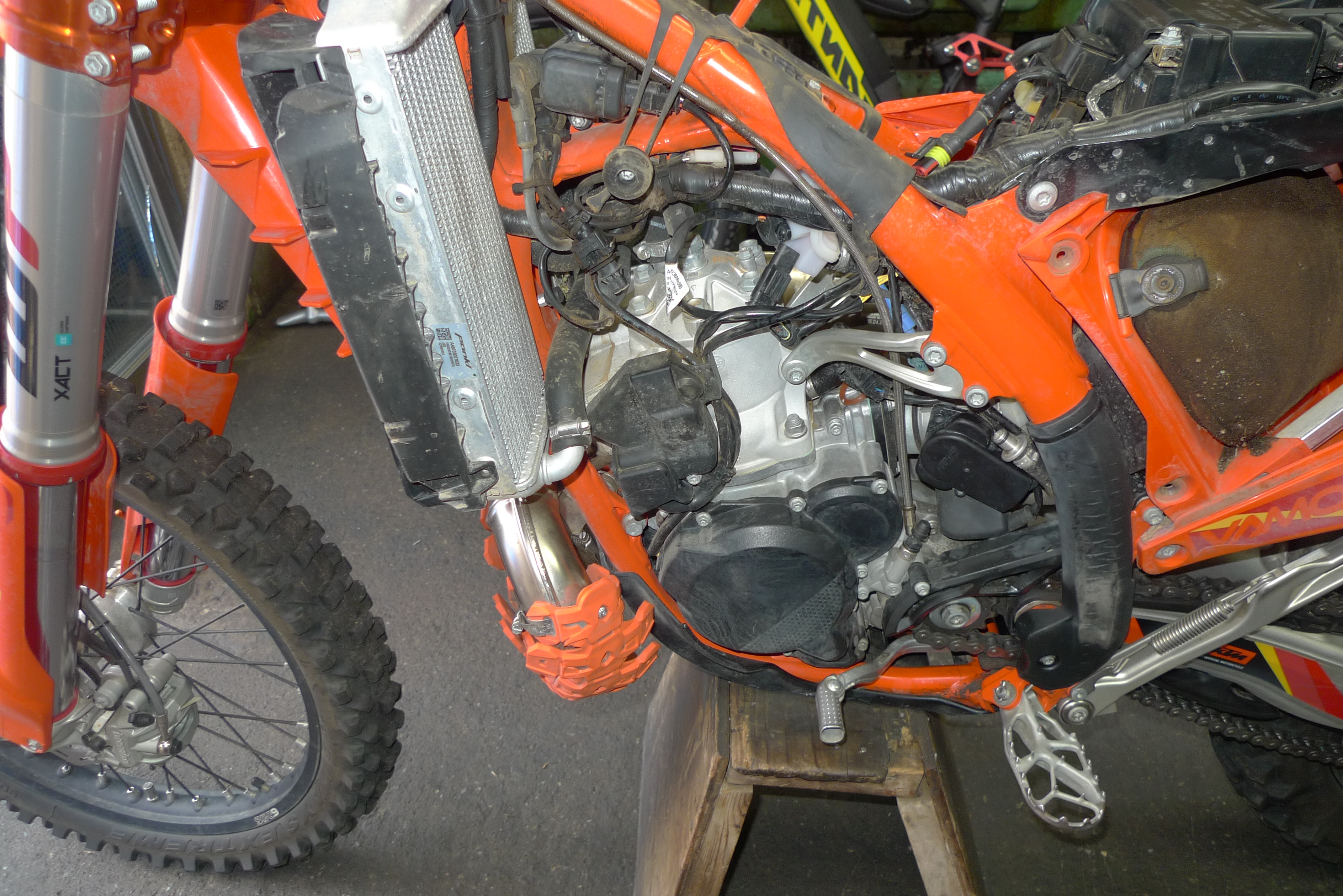 KTM250EXC/SIXDAYS/2025モデルのメンテナンス。 | MONDO MOTO